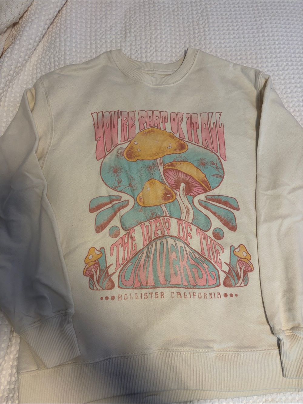 Hollister Women’s Cream Crewneck Sweatshirt